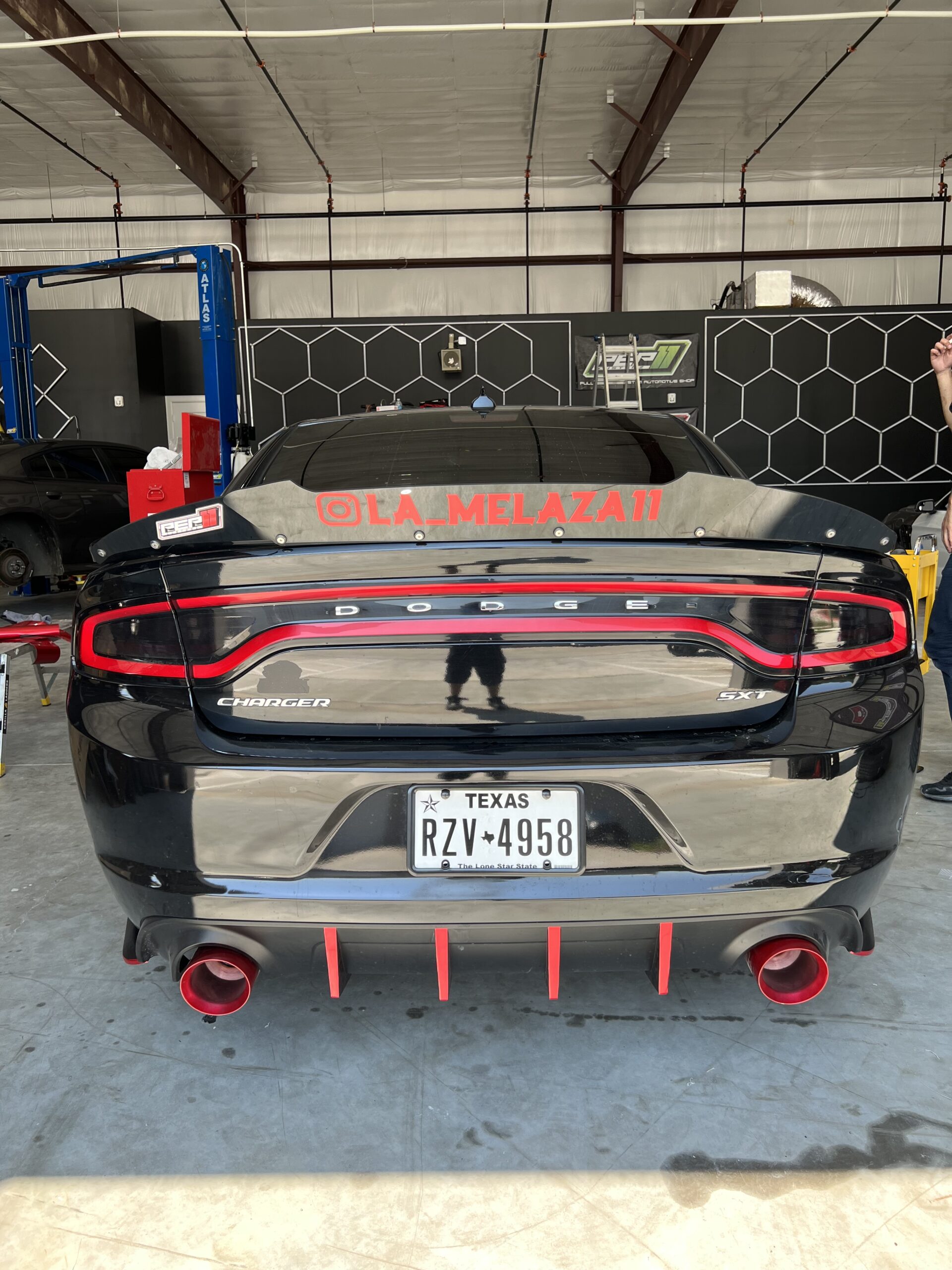 charger 2015 + FITS BUMPER WITHOUT VENTS older rt/se/sxt/ralleye ROUND tip conversion diffuser - Image 5