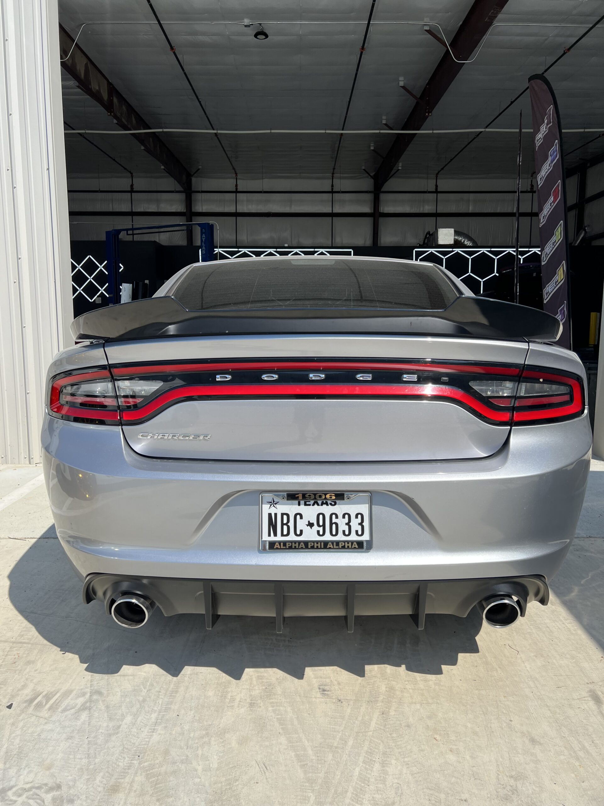 charger 2015 + FITS BUMPER WITHOUT VENTS older rt/se/sxt/ralleye ROUND tip conversion diffuser - Image 2