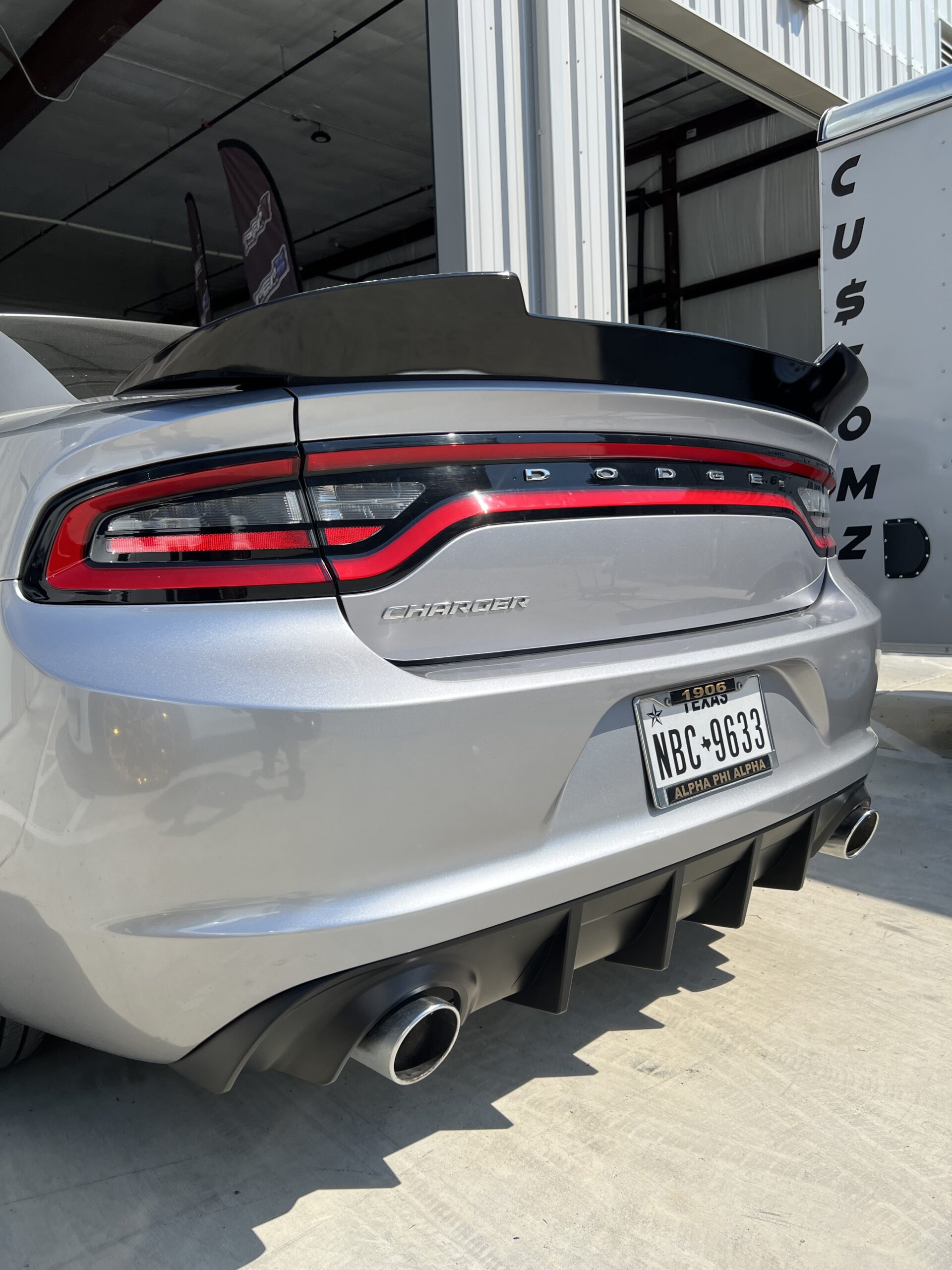 charger 2015 + FITS BUMPER WITHOUT VENTS older rt/se/sxt/ralleye ROUND tip conversion diffuser - Image 3