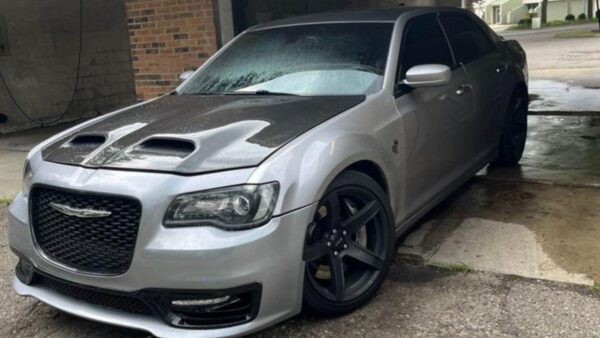 Chrysler 300 c300 2 scoop Redeye Hood *WE DO NOT OFFER SHIPPING FOR HOODS OR BUMPERS* - Image 4