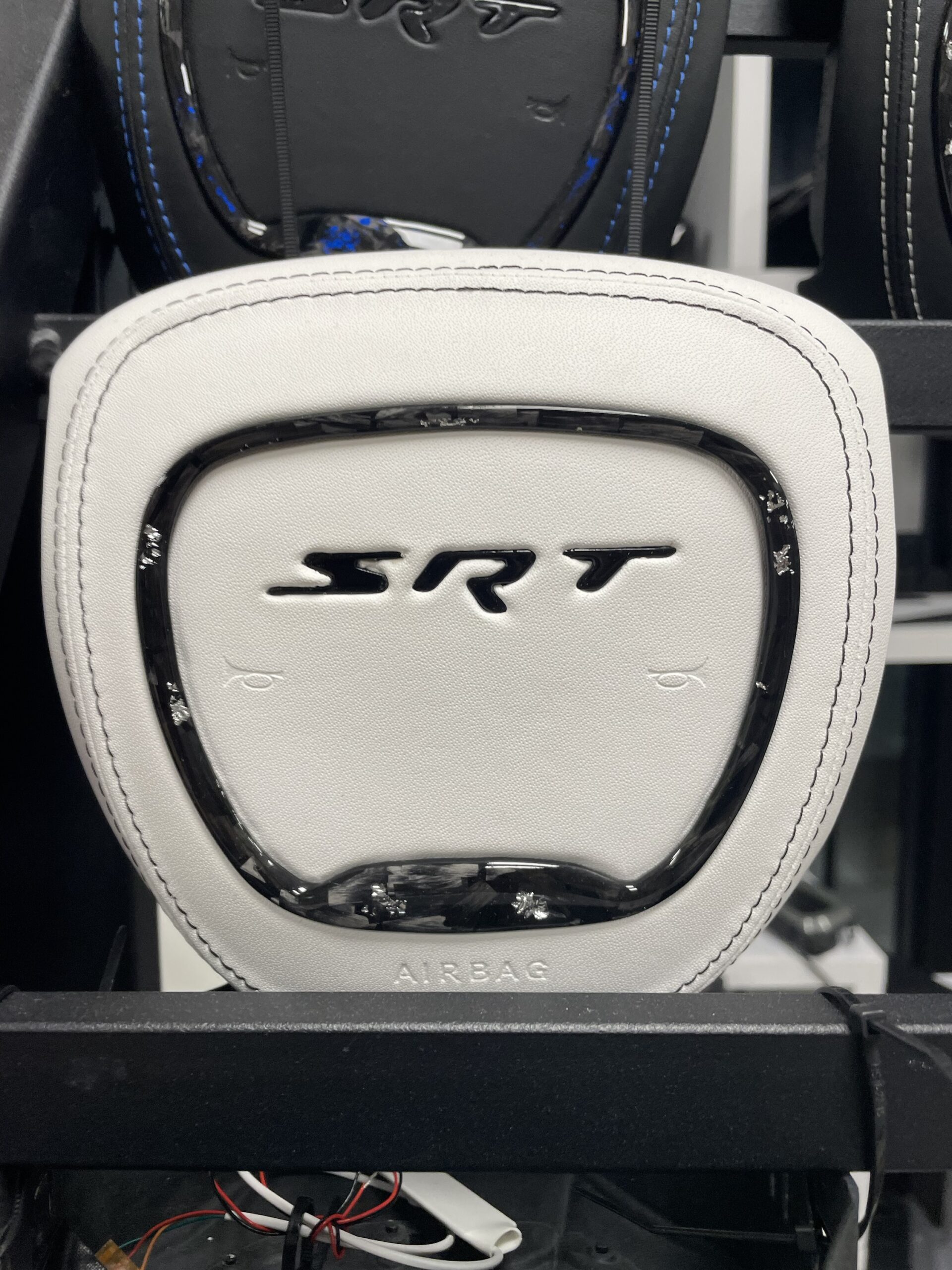 LED ‘SRT’ RGB/FLOW - White Leather / black Stitch /forged white flakes Trim